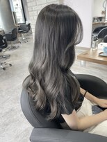 リーオオサカ(Lee Osaka)&nbsp;【透明感溢れる♪】オリーブグレージュ×ゆるふわ/新出奈津樹