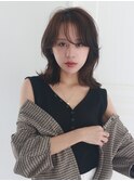 シースルーバングでカジュアルくびれミディアムレイヤー