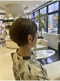 白髪ぼかしハイライト×ショートボブ