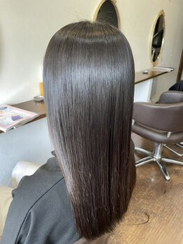 繊細な技術と絶妙な薬剤の配合で自然なストレートを実現！今までなかった潤いのある艶髪に是非体感☆