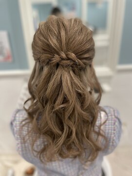 ホワイト 東京新宿店(White) キレイめハーフアップ