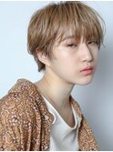 short (マッシュショート、ブロンド、ベージュ)