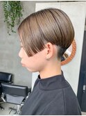 ハンサムショート、前下がりショート、グレージュ、刈り上げ女子