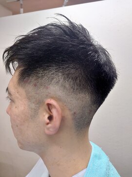 ヘアーカットデザインサロン スマッシュ 田町店(Hair cut design salon Smash) バーバースタイルフェード  ビジネス フロントアシメショート
