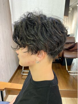 グラムヘアデザイン(g. hair design) センターパート×無造作パーマ×ハイライトカラー