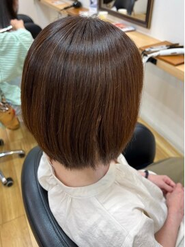 モーラ 鳳店(MOLLA) 切りっぱなしボブ ショートボブ 透明感カラー 秋カラー ツヤ髪