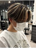 ハイライトツイストパーマアップバング短髪メッシュ