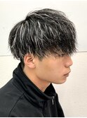 ハイライトツイストパーマアップバング短髪メッシュ