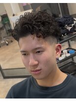 イーラ アメ村店(era)&nbsp;サーフバック　ツイストスパイラル眉カットメンズパーマ