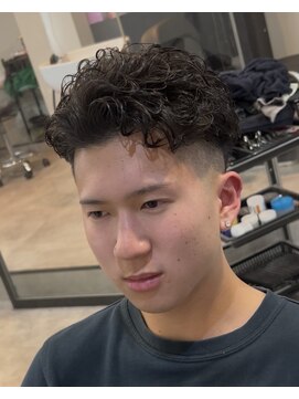イーラ アメ村店(era) サーフバック　ツイストスパイラル眉カットメンズパーマ