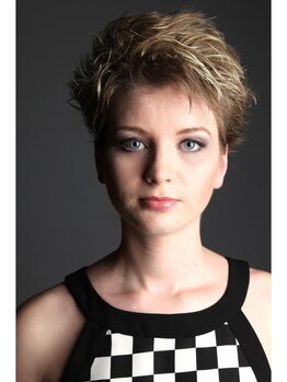 Courage【4/1NEW OPEN(予定)】の写真/ハンドブローでサロンの仕上がりを再現。計算されたハサミの入れ方で、翌朝からの髪の質感が劇的に変わる。