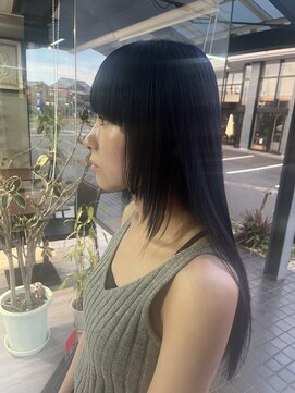 アリカ(arika) ネイビーブルー×顔周りカット