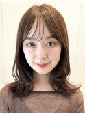ミディアムレイヤー×シースルーバング×前髪パーマ