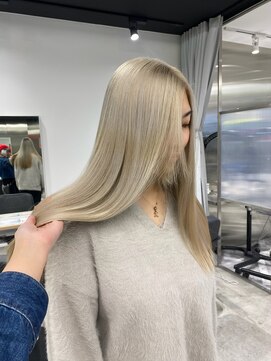 ゼスト 八王子店(ZEST) ホワイトグレーベージュ/ハイトーン/【永尾しおり】