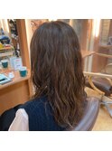 30代40代☆アッシュブラウン☆大人可愛いなみなみウェーブロング