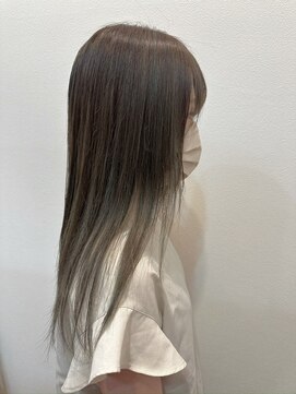 美容室ヒラトヤ 都南店 20代30代40代グラデーションシルバーカラーシースルーバング