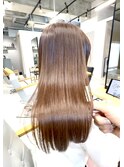 しなやか質感、うる艶ロングヘア