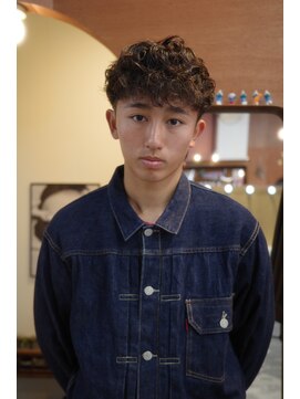 エディ(Edy) メンズスペインカール刈り上げ外国人風ケアパーマ眉毛カット