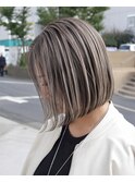 白髪ぼかしアンブレラカラーシルバー