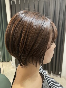 ヘアーアンドエステ ブレ ブレで人気の【酵素カラー】で光沢ショート♪