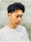 フェードカット センターパート 束感ショート
