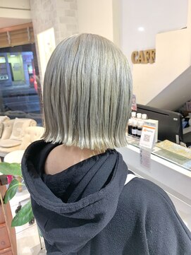 ネオリーブカフ 鶴ヶ峰店(Neolive caff) ホワイトベージュ　ダブルカラー　ケアブリーチ　ボブ