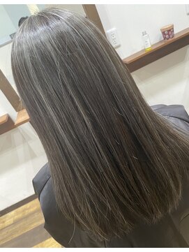 アムール(Amour) 白髪ぼかしハイライト/アッシュ