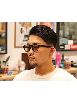 【高槻駅各線徒歩2分/本格バーバー】ウリであるシェービングとフェードで大人スタイルもかっこよく決まる！