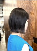 外ハネボブ　くびれヘア　切りっぱなし　小顔　オリーブグレー