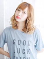 ヘアメイク ナル(hair make nalu)&nbsp;ハイトーンベージュの波カールスタイル