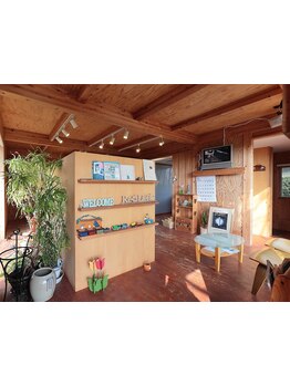 木目調の店内で緊張することなく気軽に通えるアットホームサロン★