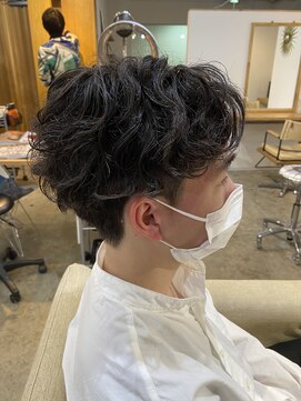 エルオム(EL.HOMME) 【Ryo】センターパート／スパイラルパーマ