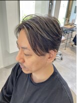 カルゥグラッシー(KALOU glassi)&nbsp;極細ハイライト×ツーブロックショート[寺野克]刈り上げマッシュ