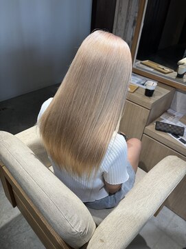 クラン バイ ナチュラル(clan by Natural) ホワイトブロンドカラー/ロングレイヤーカット/ハイトーンカラー