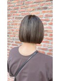 大人かわいいミディアムボブハイライトカラー脱白髪染め