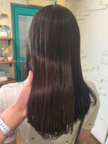 ミンティング(MINTing) 透明感溢れるオリーブベージュカラー【ロングヘア/オリーブ】