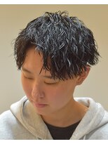 フリーク バーバーショップ 都島店(FREAK BARBER SHOP) 黒髪縦落ちツイストスパイラルパーマツーブロックアップバング