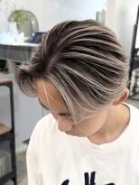 イリ 梅田(ili) ホワイト系バレイヤージュ