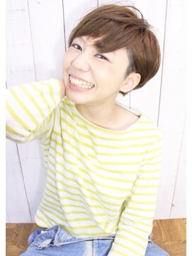 ディー(dee) dee　クリーミーベージュ×ツーブロックショート