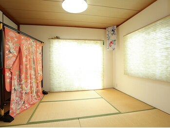 きものサロン すずめ屋の写真/【阪神甲子園1分/着付・ヘアセット・レンタル専門店】大型サロンが苦手な方必見!3名で貸切OK♪大切な日に★