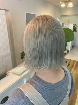 ヘアーリビングリコ 新潟笹口店(hair living Liko) white beige