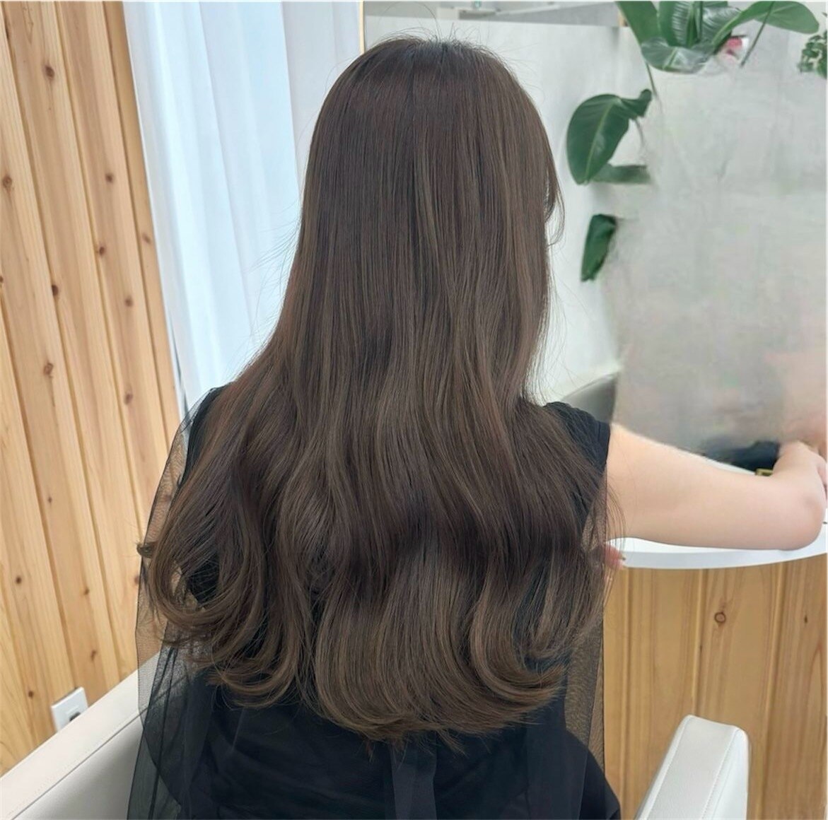 大人女性の似合わせカット＋艶カラー　￥11,850→￥9,900