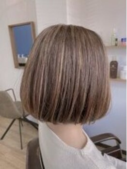 ヘアーファーブ(hair farve)の写真/初めての方でも緊張せずにリラックスできる、心地良い雰囲気のサロン♪髪の悩みも気軽に相談できる!