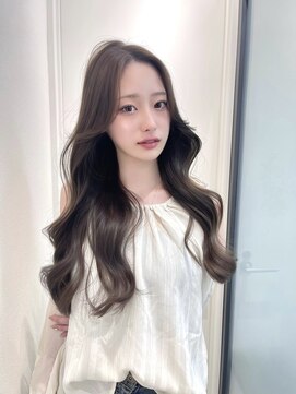 リリー(Lilley) 赤み消しカラー×小顔レイヤー×韓国風巻き×髪質改善