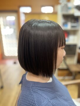 レヴィゼ 前下がりボブ