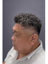 ワンワンオー バーバーショップ 長浜店(@110 BARBER SHOP)&nbsp;強めパーマ×スキンフェードで作る、最旬ストリートスタイル