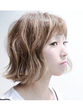 サニーズ(SUNNY'S by CONKS) 大人かわいいショート斜めバングの外国人風ハイライトカラー☆