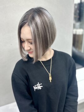 ディア(.eer) 前下がりボブ×前髪シールエクステ/ハイライト/ローライト