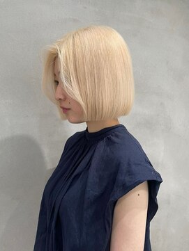 ニトバイアンキシム(nit by ahnkism) ボブミルクティーベージュブリーチダブルカラー堀江