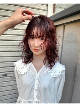 ゾーイ(ZOEY) ワインレッドブリーチパーマ